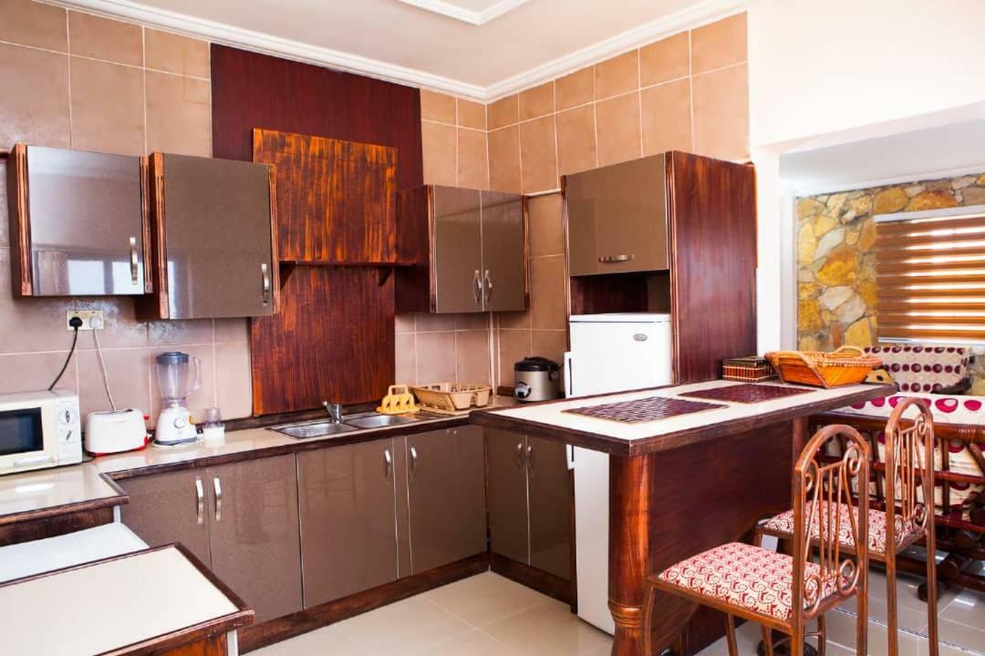 Maxwell Court Apartments Accra Kültér fotó